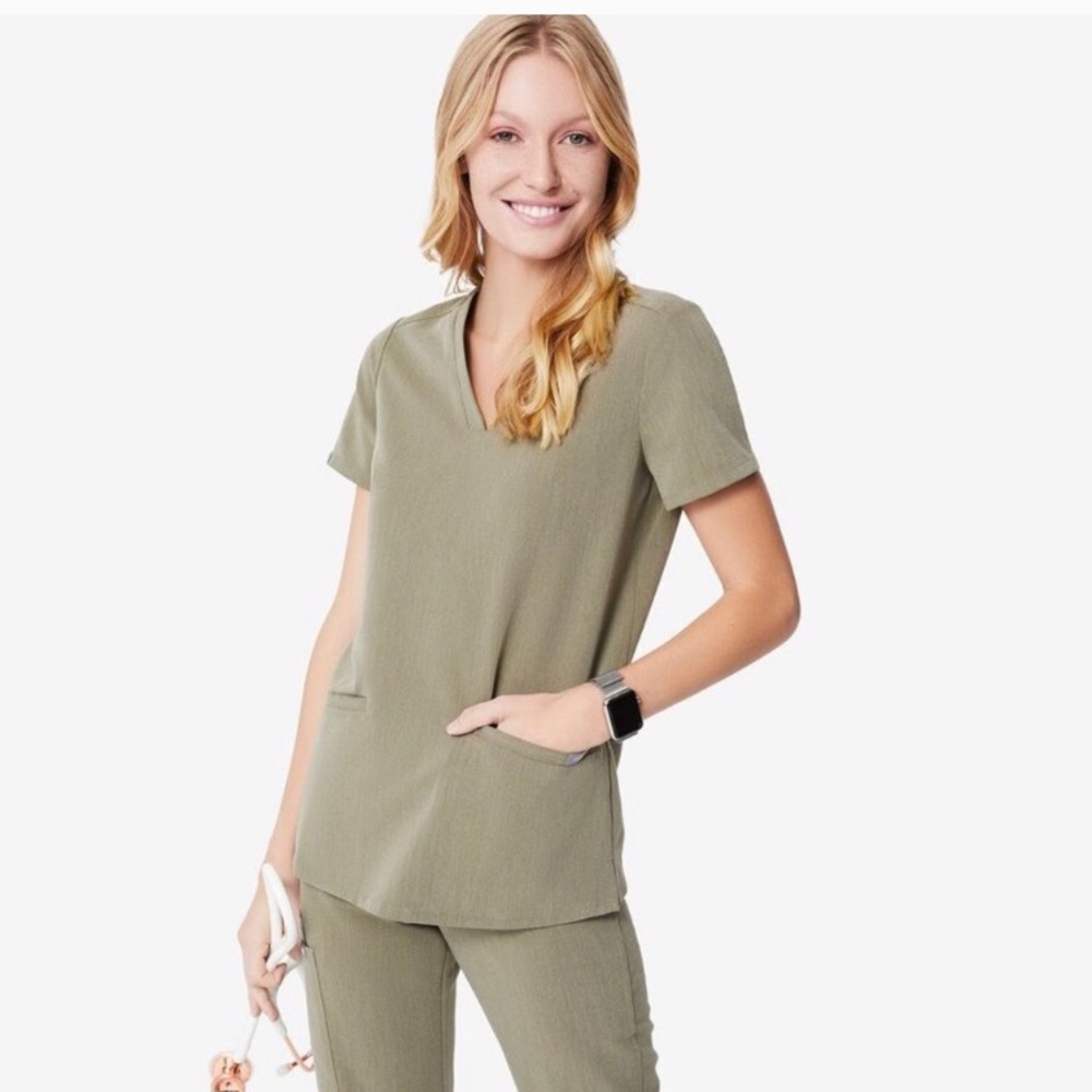 Figs Casma scrub top